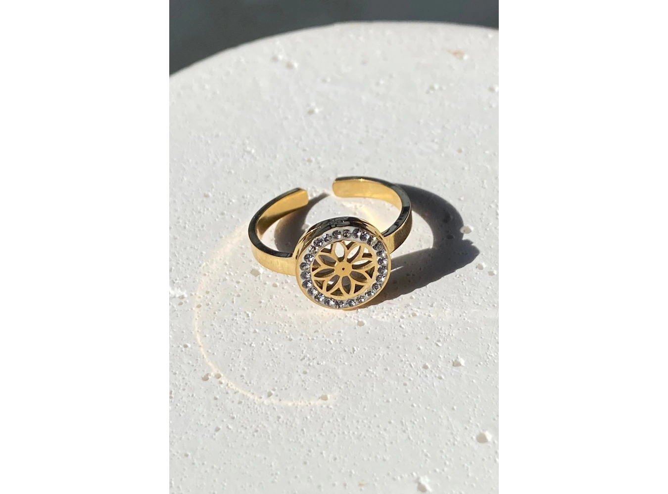 Altın Renk Çiçek Figürlü Ayarlanabilir Çelik Yüzük