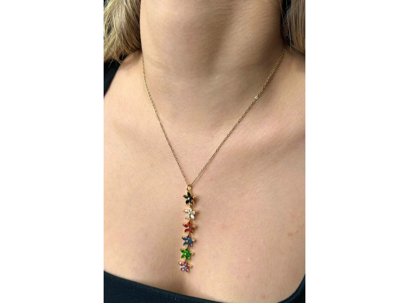 Altın Renk Çiçek Figürlü Çelik Kolye