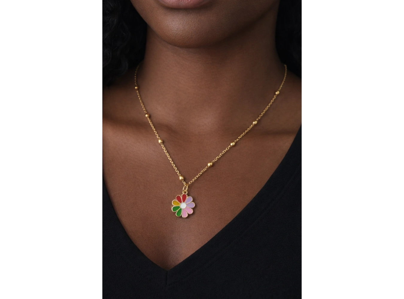 Altın Renk Çiçek Figürlü Çelik Kolye