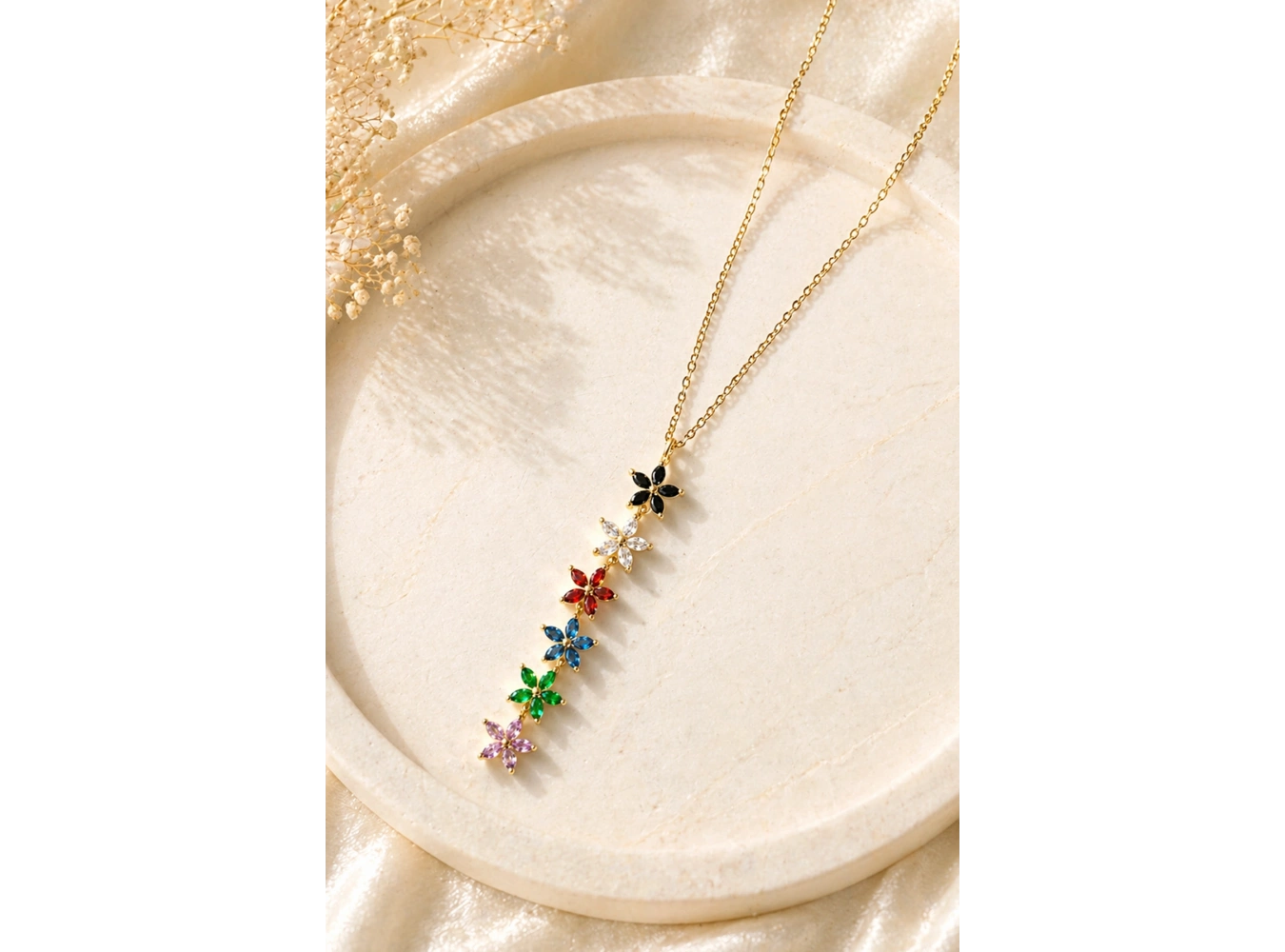 Altın Renk Çiçek Figürlü Çelik Kolye