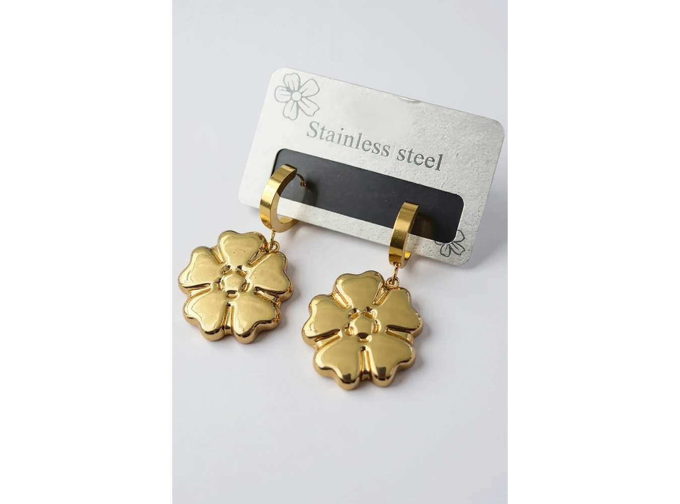 Altın Renk Çiçek Figürlü Çelik Küpe (Çift)