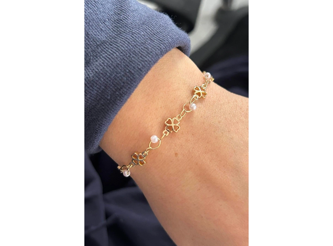 Altın Renk Çiçek Figürlü İnci Detaylı Bileklik