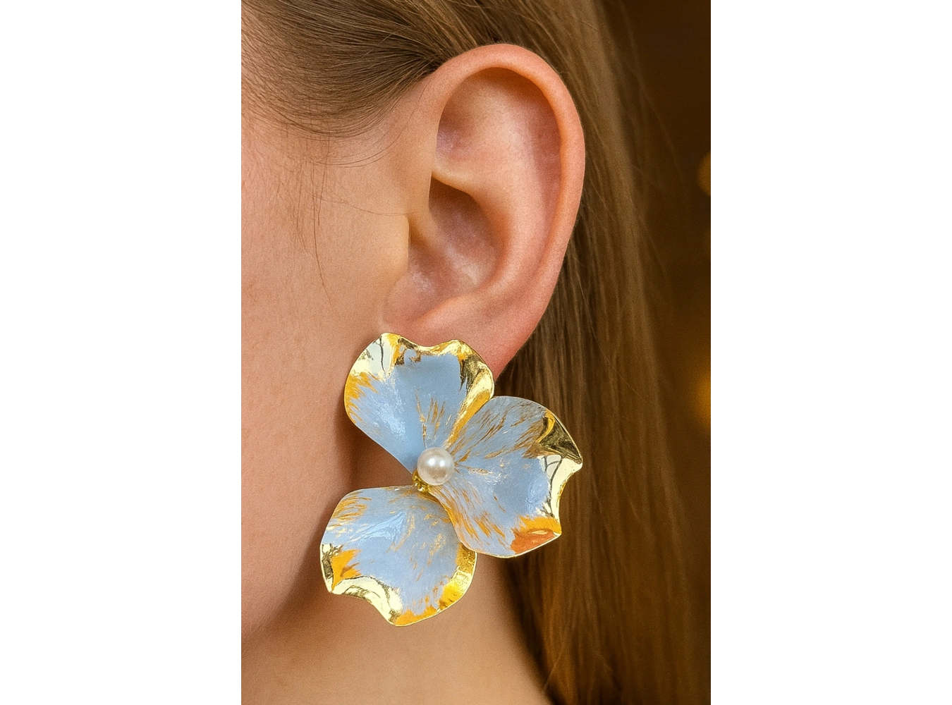 Altın Renk Çiçek Figürlü İnci Detaylı Küpe (Çift)