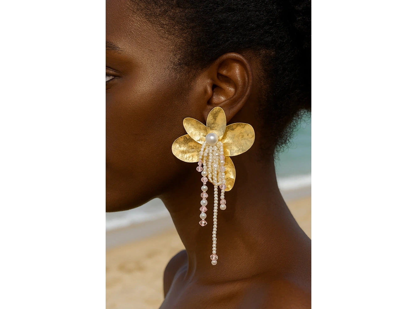 Altın Renk Çiçek Figürlü İnci Detaylı Tasarım Küpe (Çift)