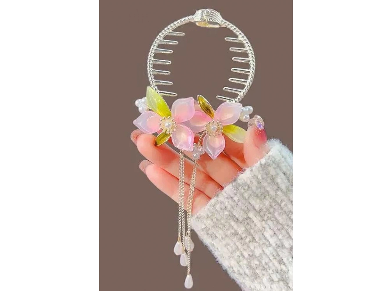 Altın Renk Çiçek Figürlü İnci Ve Taş Detaylı Topuz Toka