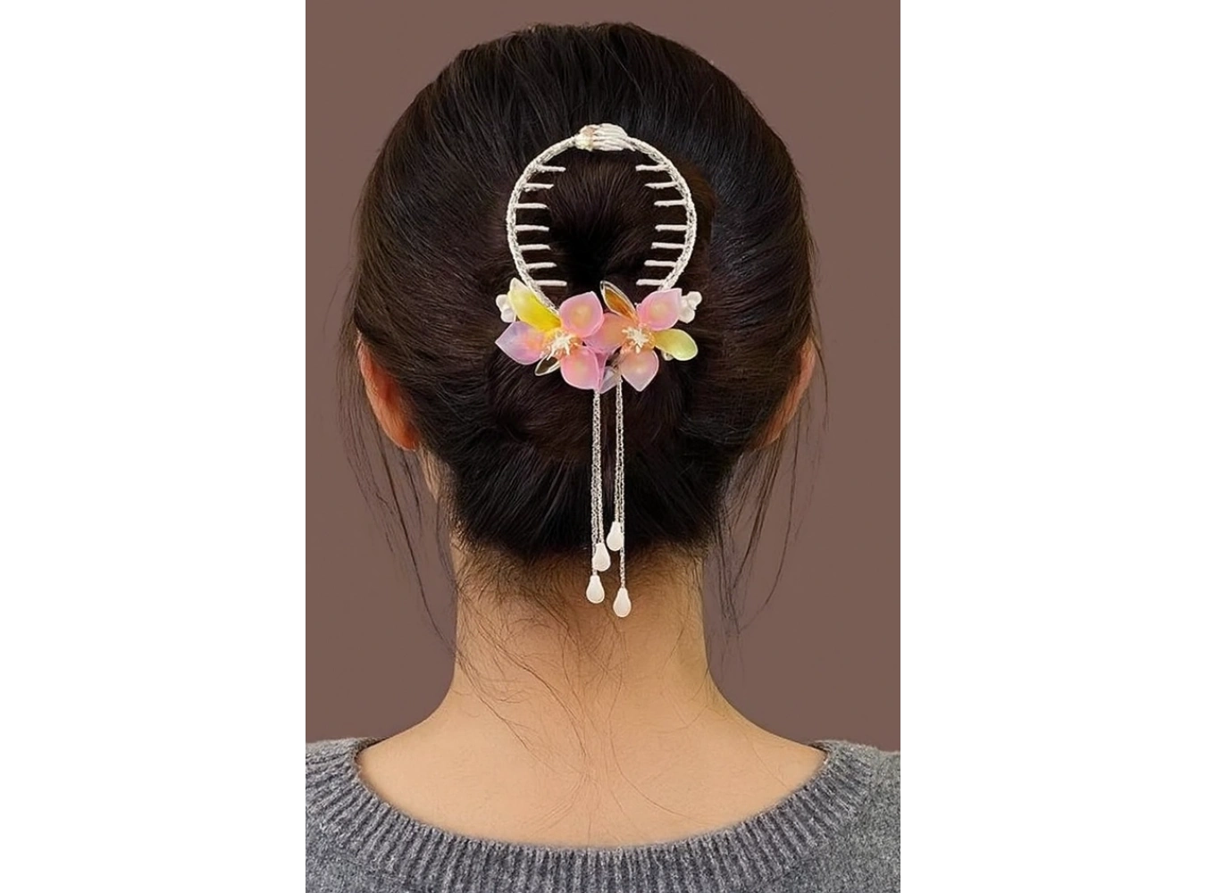 Altın Renk Çiçek Figürlü İnci Ve Taş Detaylı Topuz Toka