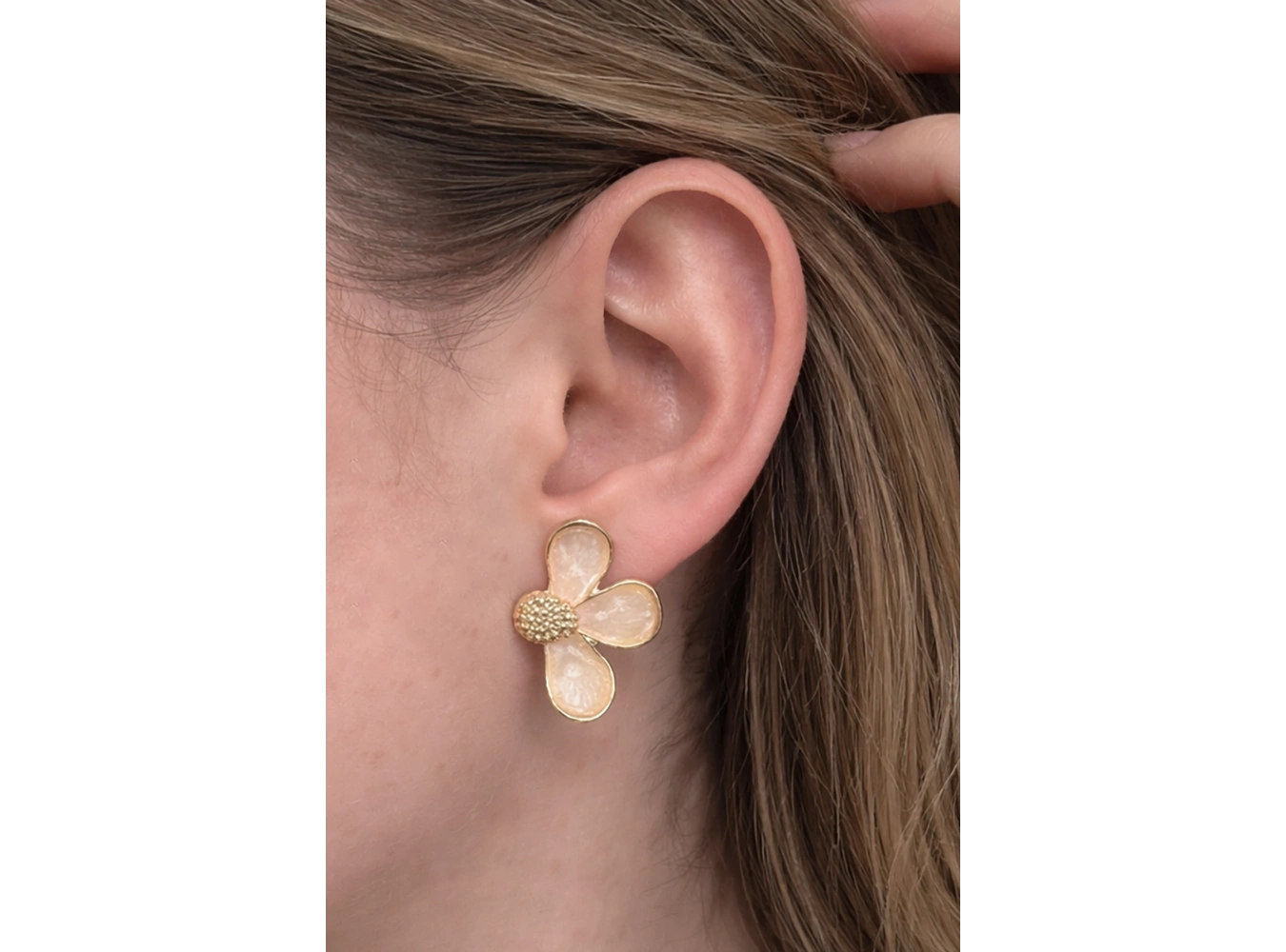 Altın Renk Çiçek Figürlü Küpe (Çift)