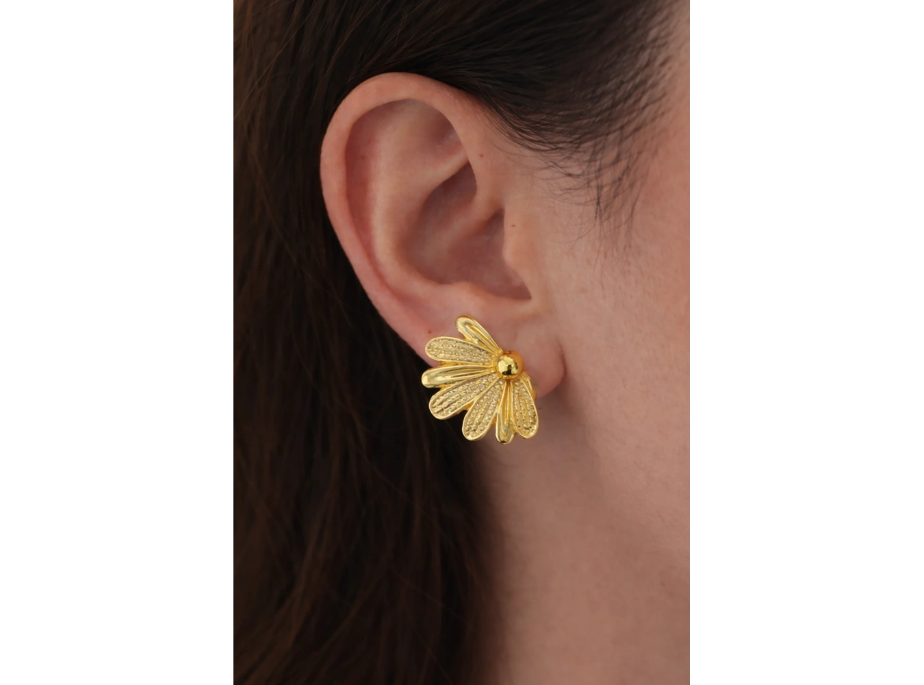 Altın Renk Çiçek Figürlü Küpe (Çift)