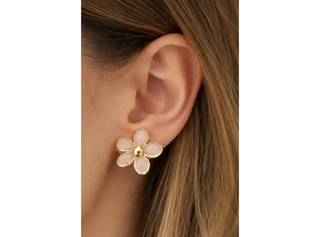 Altın Renk Çiçek Figürlü Küpe (Çift)