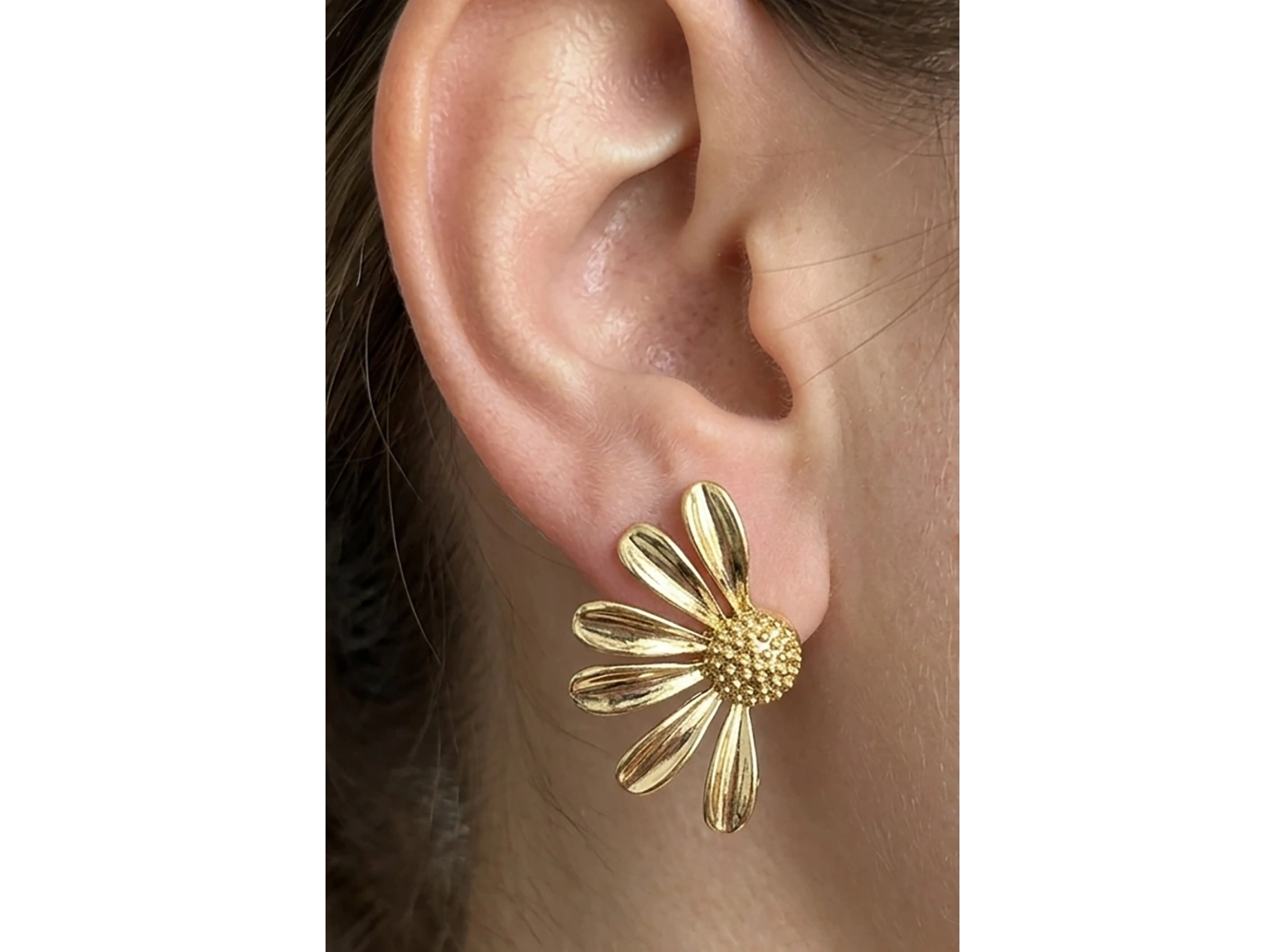 Altın Renk Çiçek Figürlü Küpe (Çift)