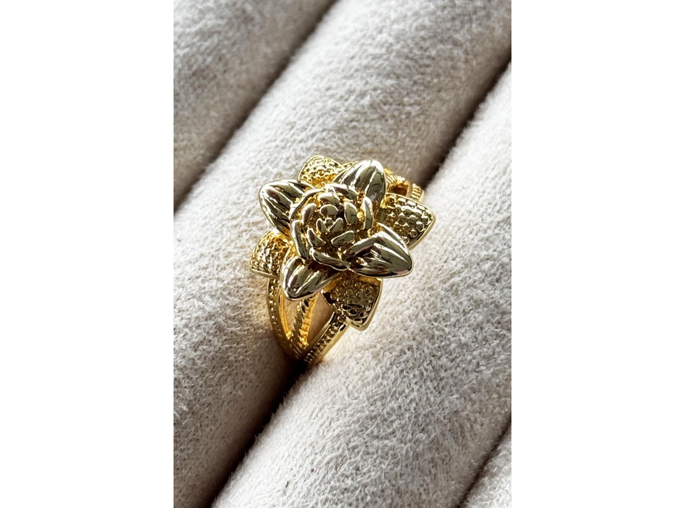 Altın Renk Çiçek Figürlü Metal Ayarlanabilir Yüzük