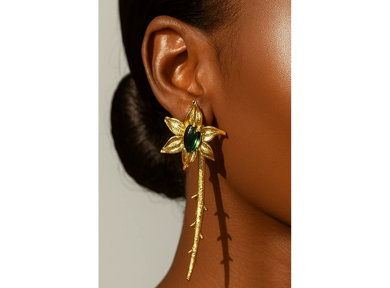 Altın Renk Çiçek Figürlü Taş Detaylı 14K Altın Kaplama TX Küpe (Çift)