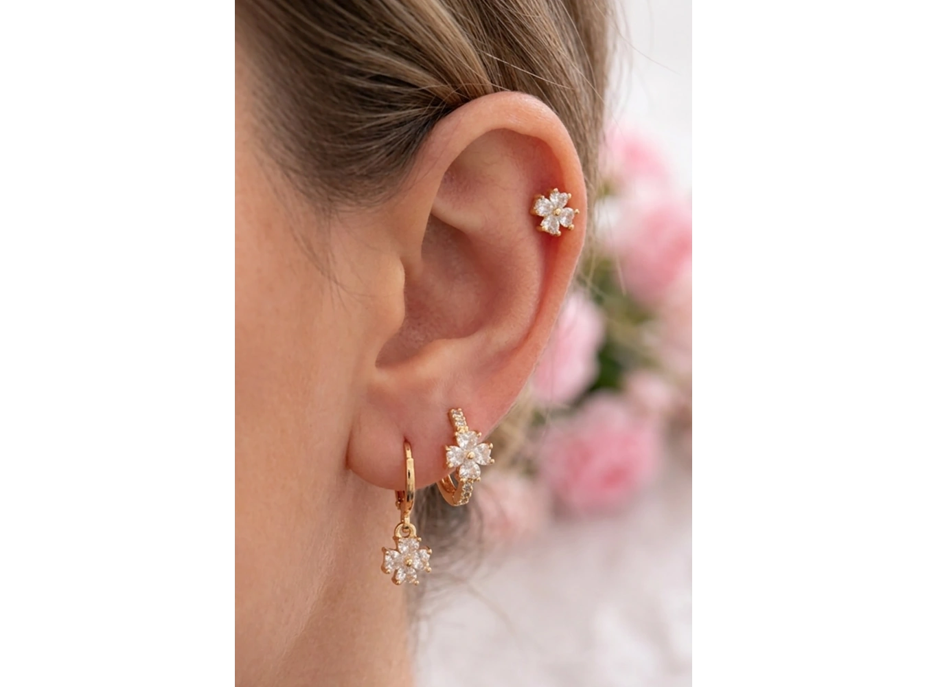 Altın Renk Çiçek Figürlü Taş Detaylı 3lü YSX Küpe