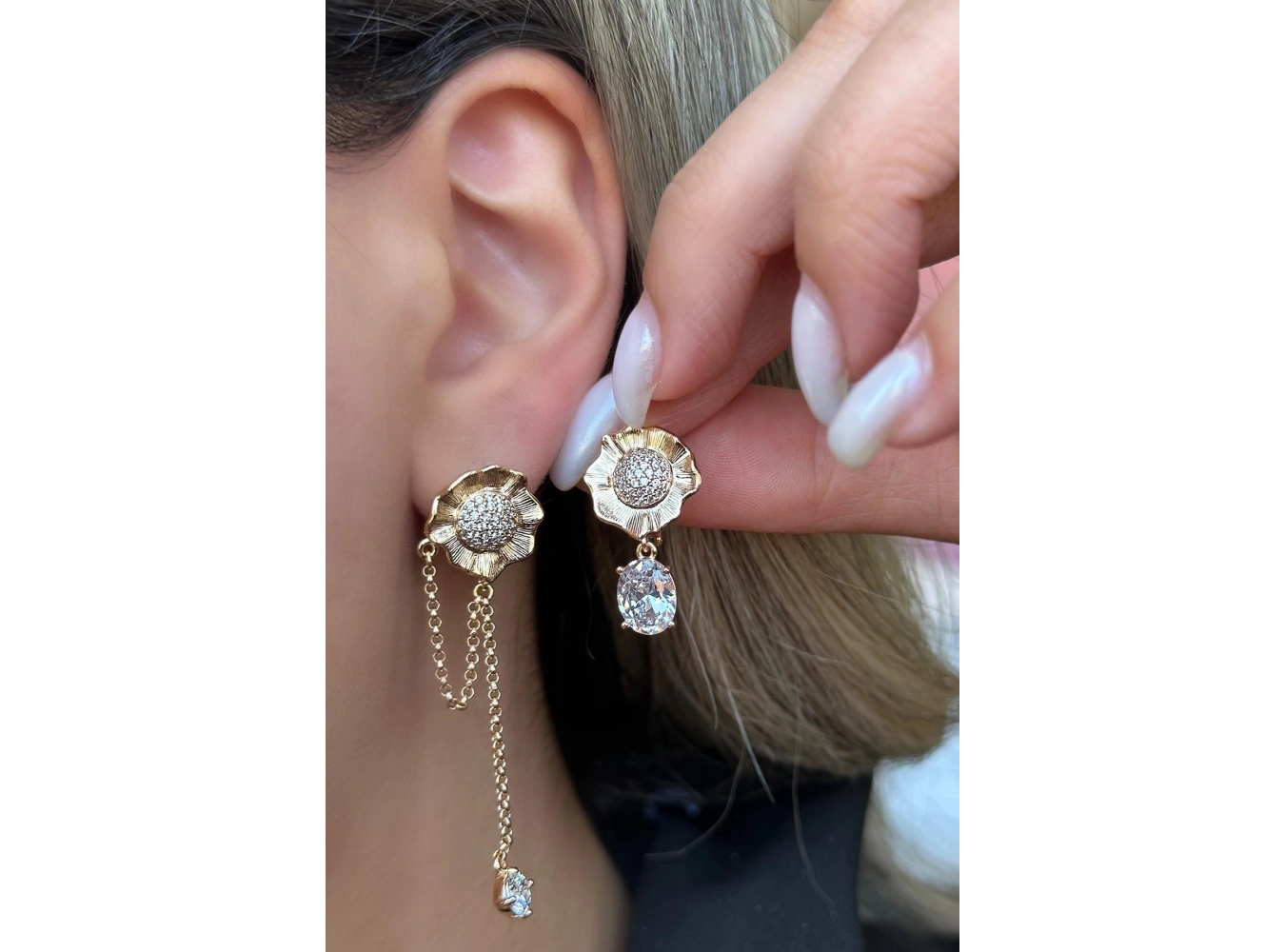 Altın Renk Çiçek Figürlü Taş Detaylı Çelik Xuping Küpe (Çift)