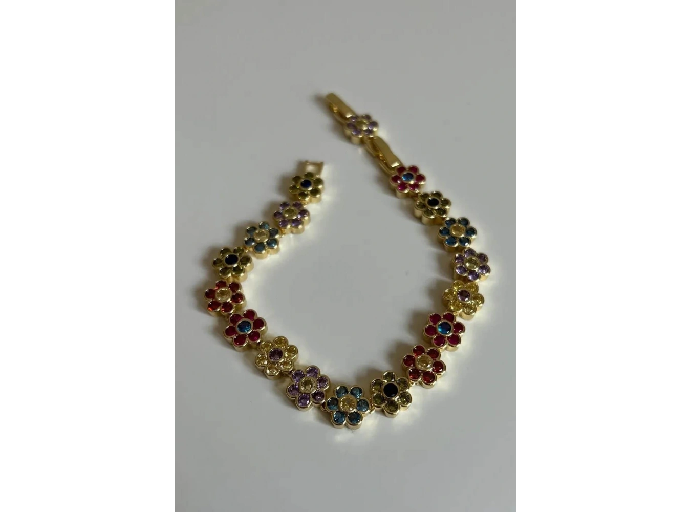 Altın Renk Çiçek Figürlü Taş Detaylı Tasarım Bileklik