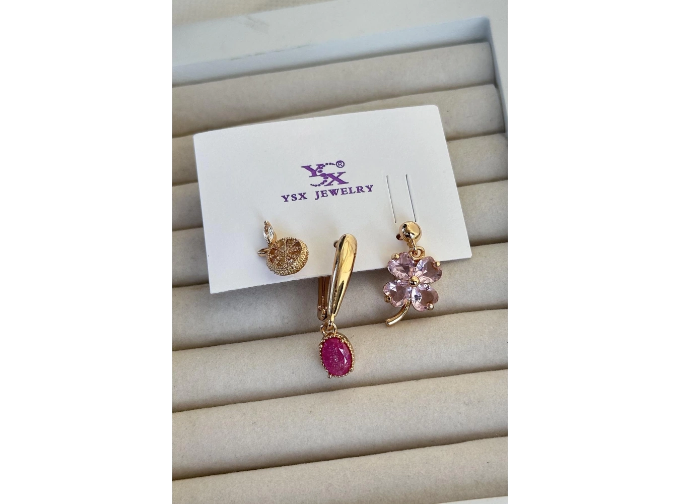 Altın Renk Çiçek Figürlü Taş Detaylı VİP 3lü YSX Küpe Set