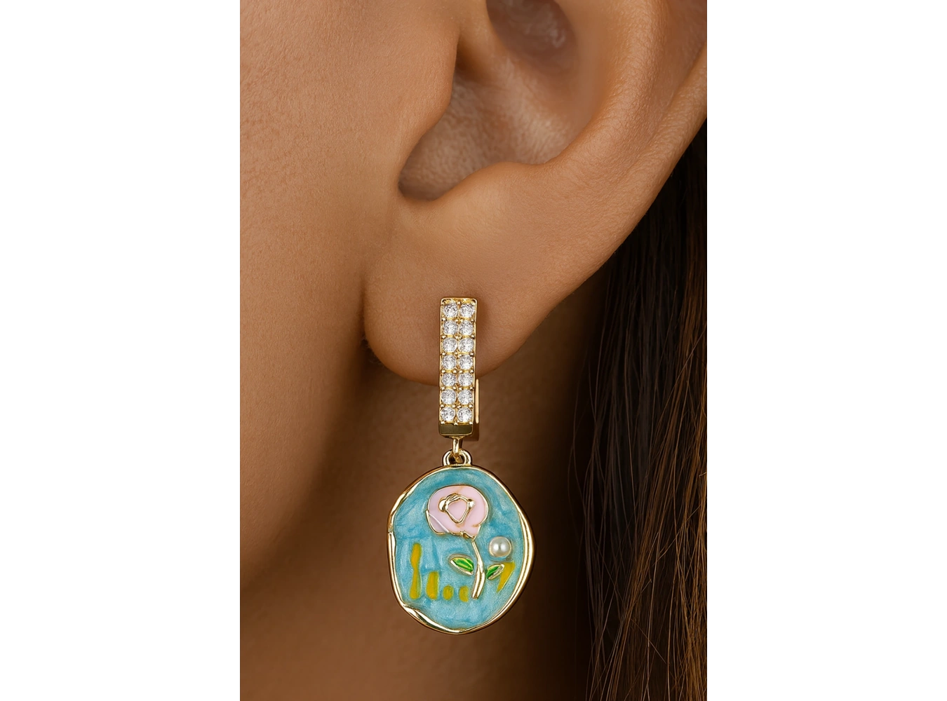 Altın Renk Çiçek Figürlü Taş Detaylı YSX Küpe