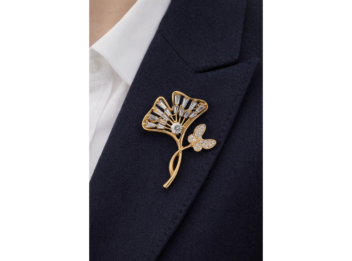 Altın Renk Çiçek Figürlü Taşlı Broş