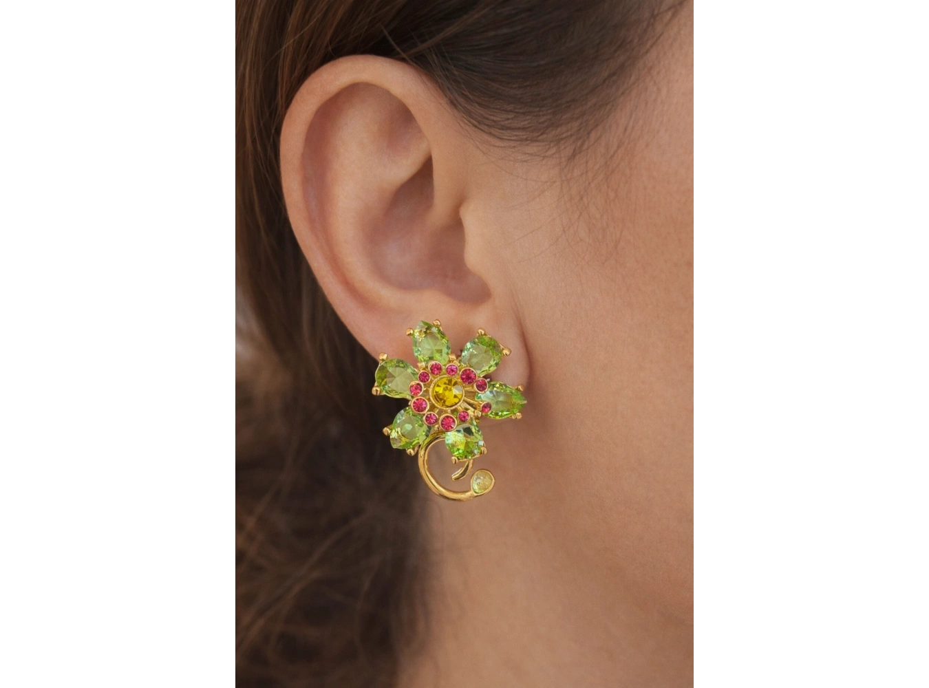 Altın Renk Çiçek Figürlü Taşlı Küpe (Çift)