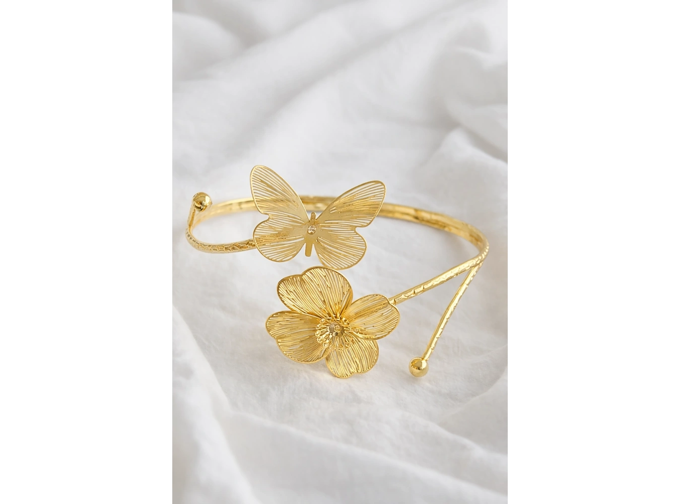 Altın Renk Çiçek Ve Kelebek Figürlü Tasarım Bileklik Kol Aksesuarı