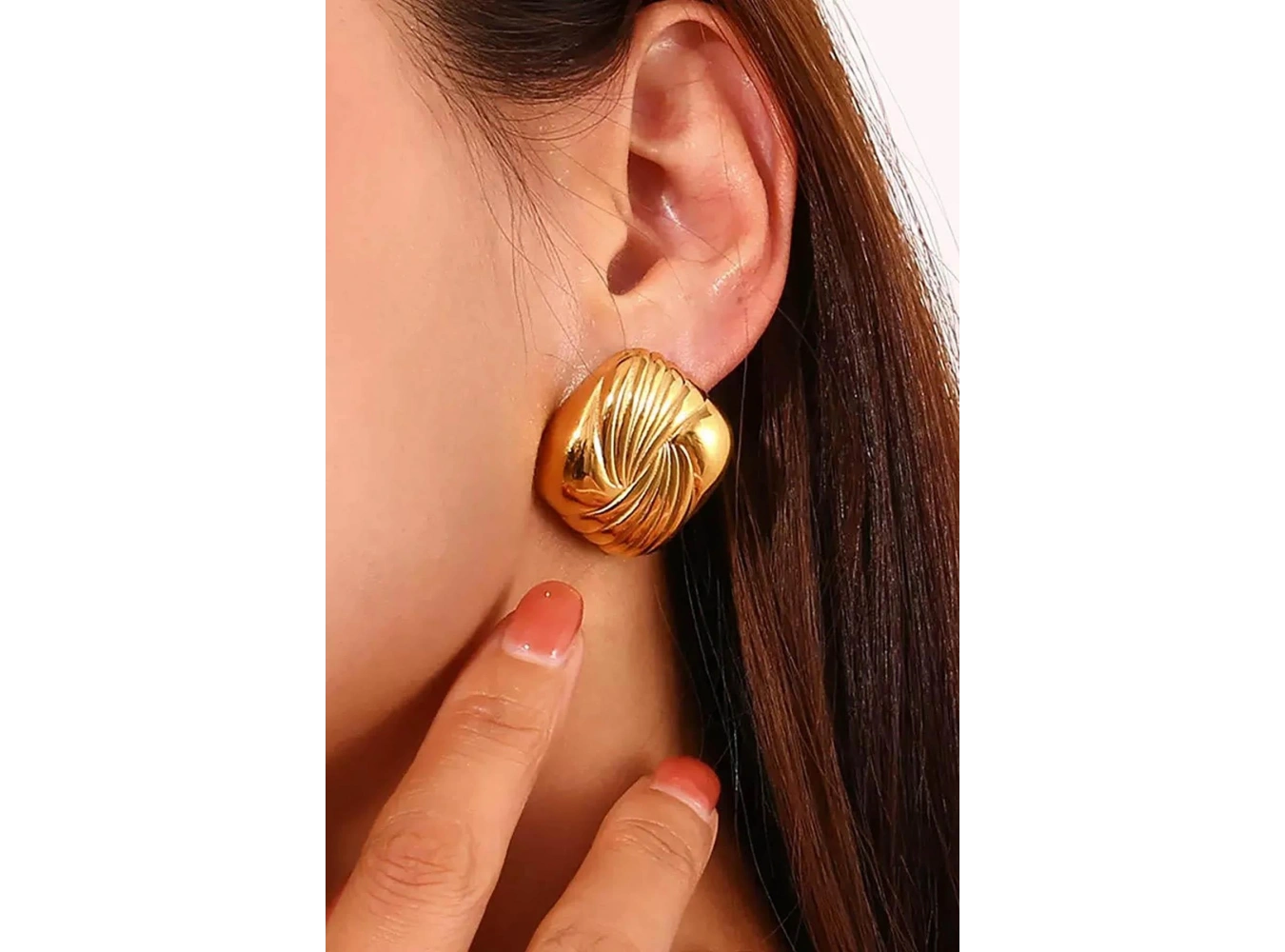 Altın Renk Çizgi Detaylı Çelik Küpe (Çift)