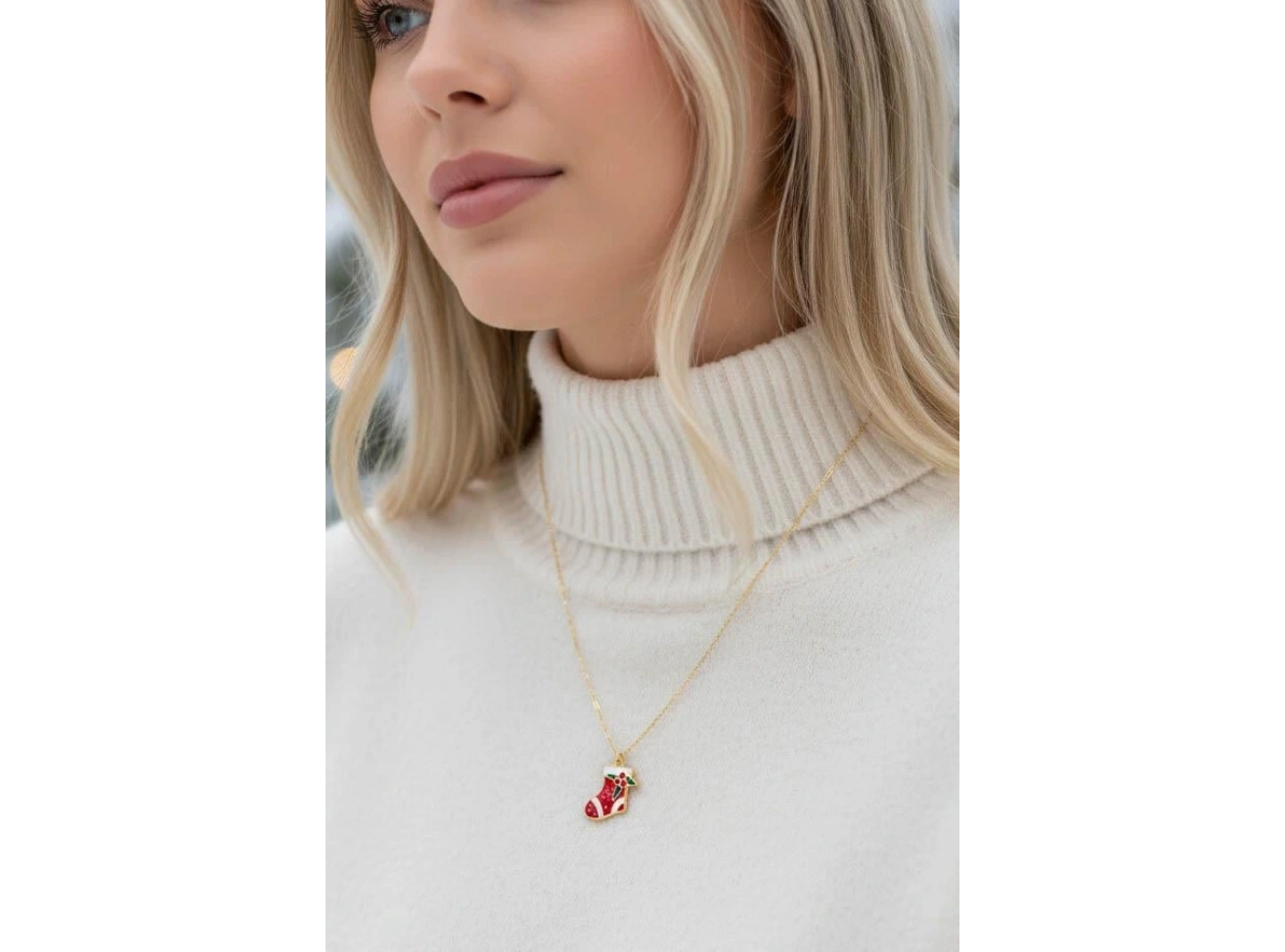 Altın Renk Çorap Figürlü Çelik Yılbaşı Kolyesi