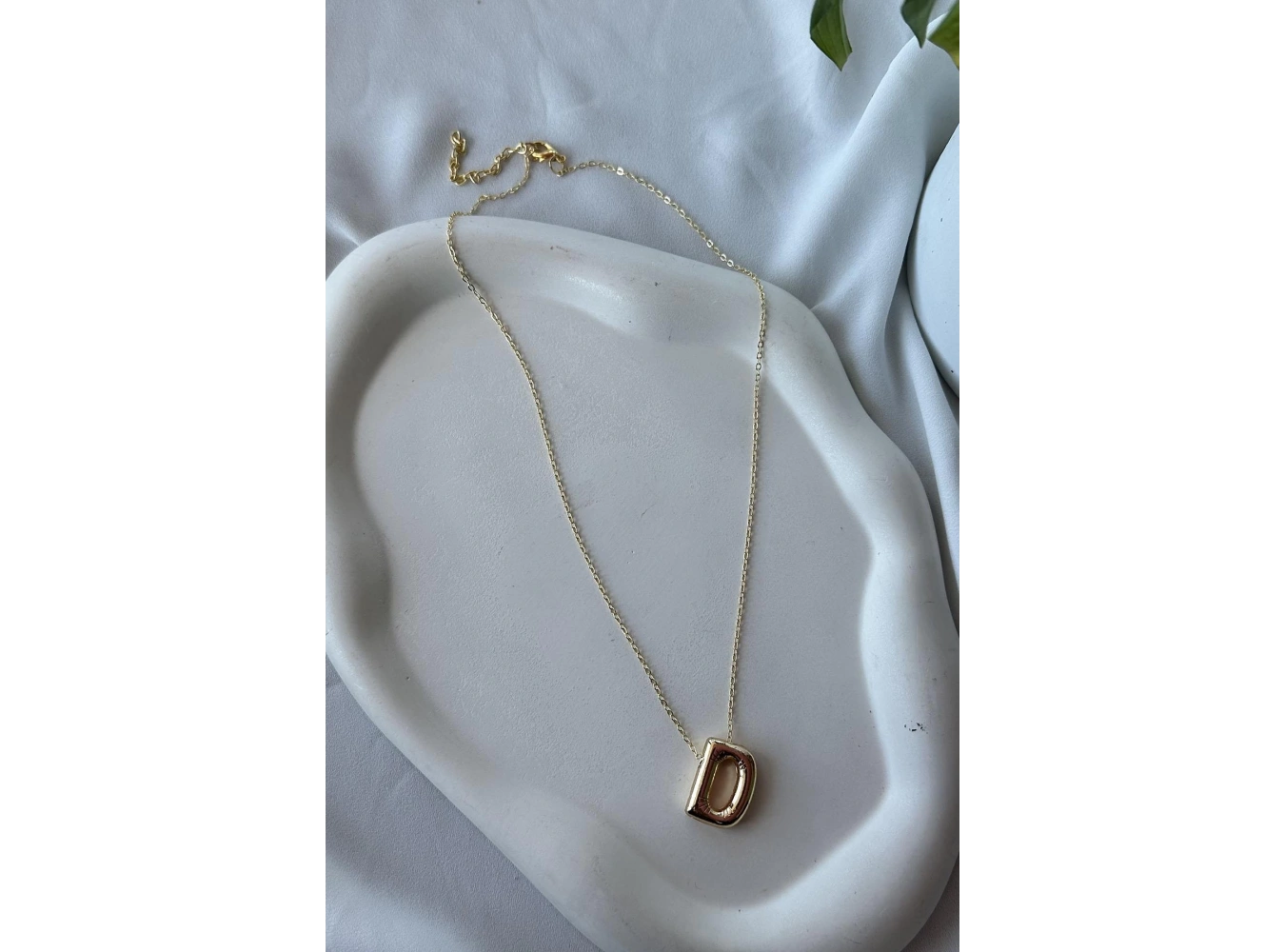 Altın Renk D Harf Balon Kolye