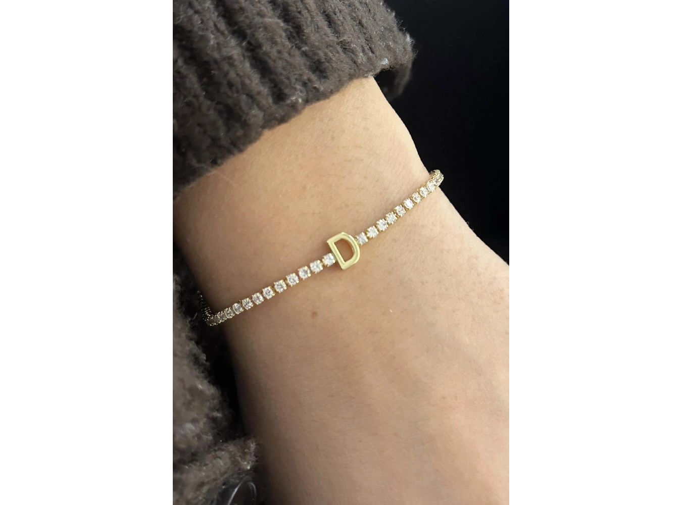 Altın Renk D Harfli Taş Detaylı Çelik Bileklik