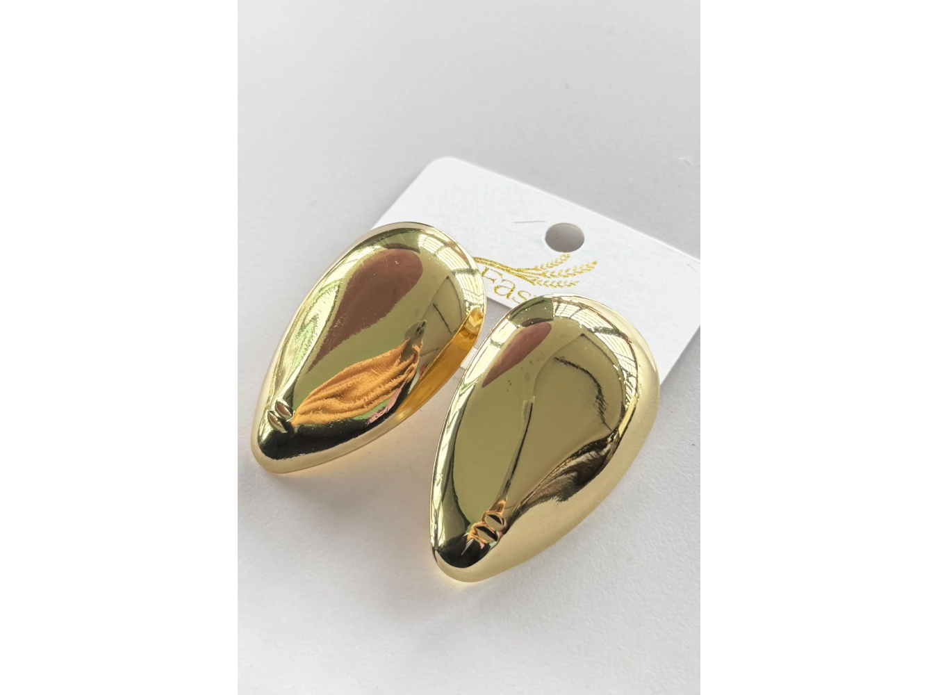 Altın Renk Damla Figürlü Küpe (Çift)