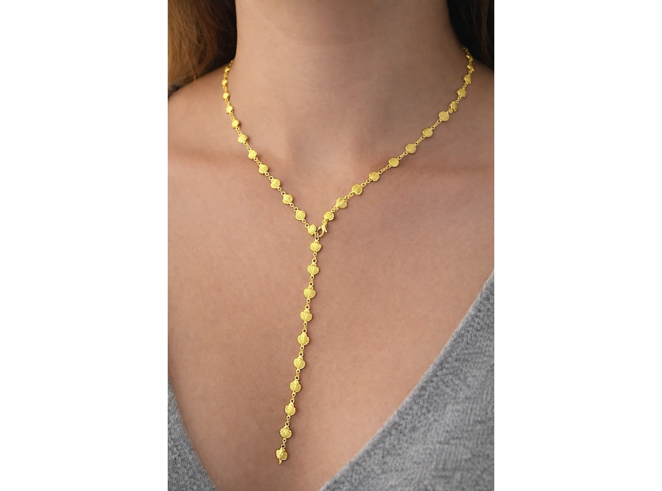 Altın Renk Deniz Kabuğu Figürlü Çelik Y Kolye