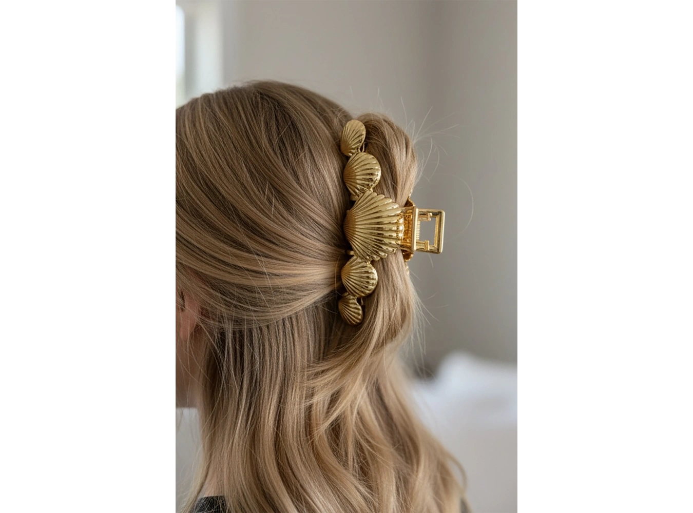 Altın Renk Deniz Kabuğu Figürlü Metal Mandal Toka