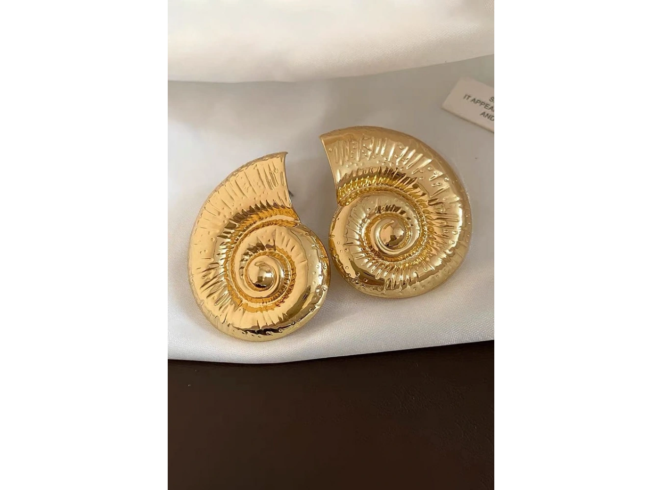 Altın Renk Deniz Kabuğu Figürlü Tx Küpe (Çift)