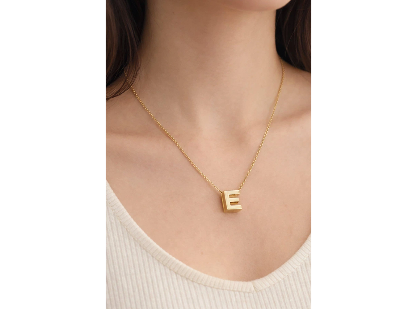 Altın Renk E Harf Çelik Kolye