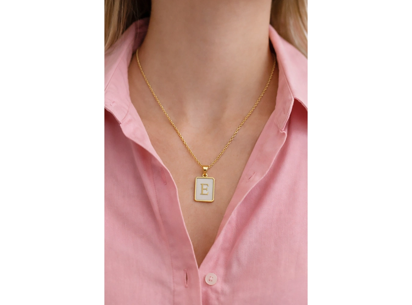 Altın Renk E Harf Çelik Kolye