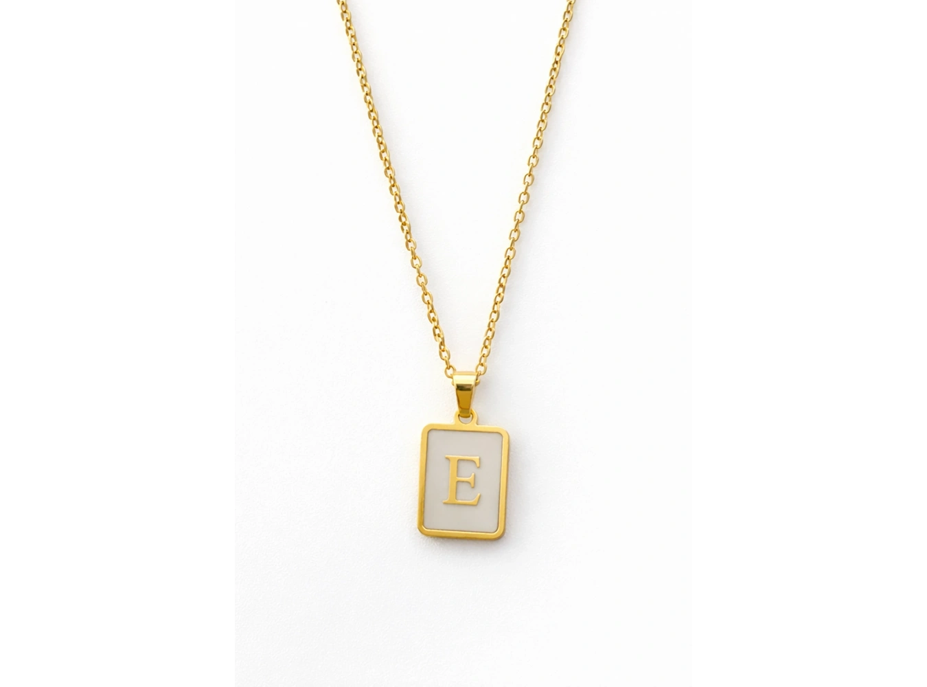 Altın Renk E Harf Çelik Kolye