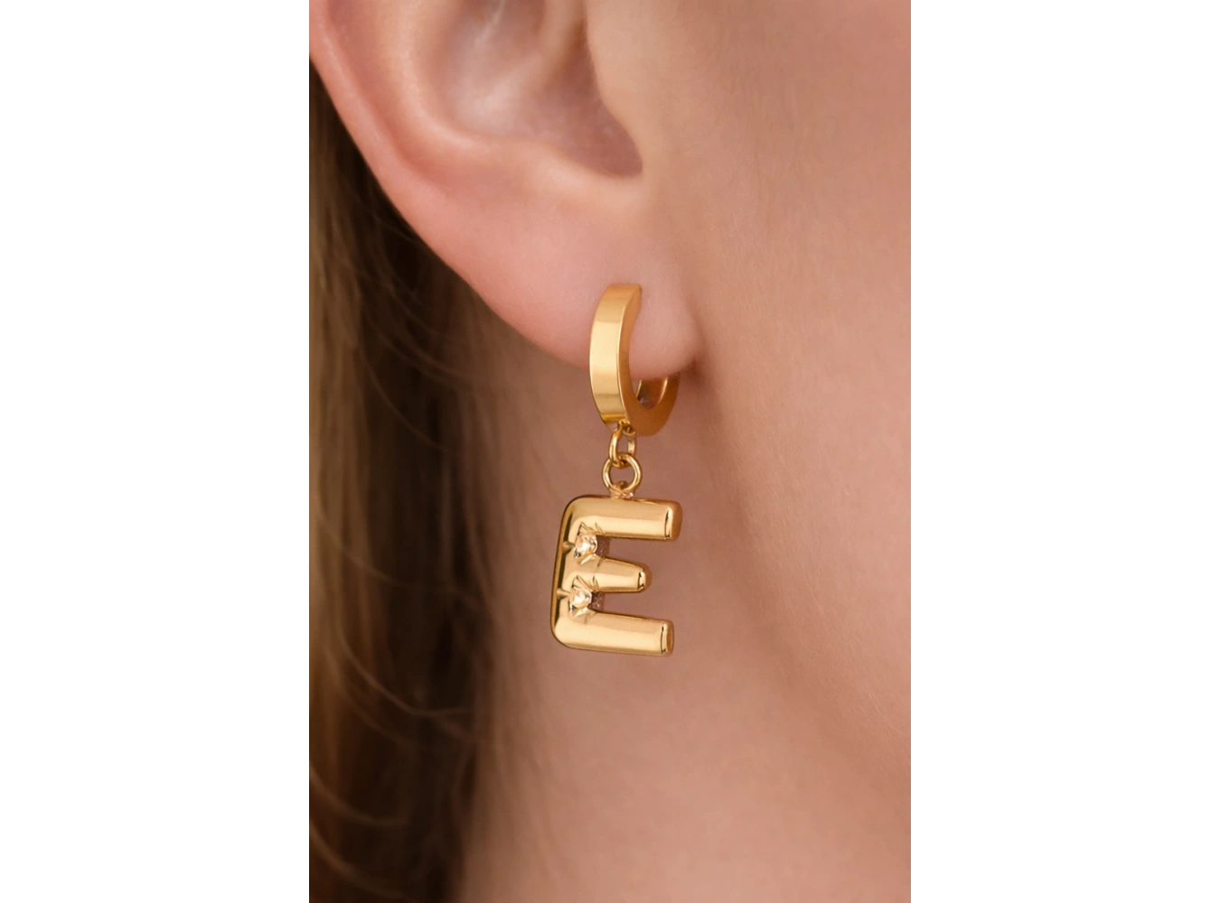 Altın Renk E Harf Çelik Küpe (Çift)