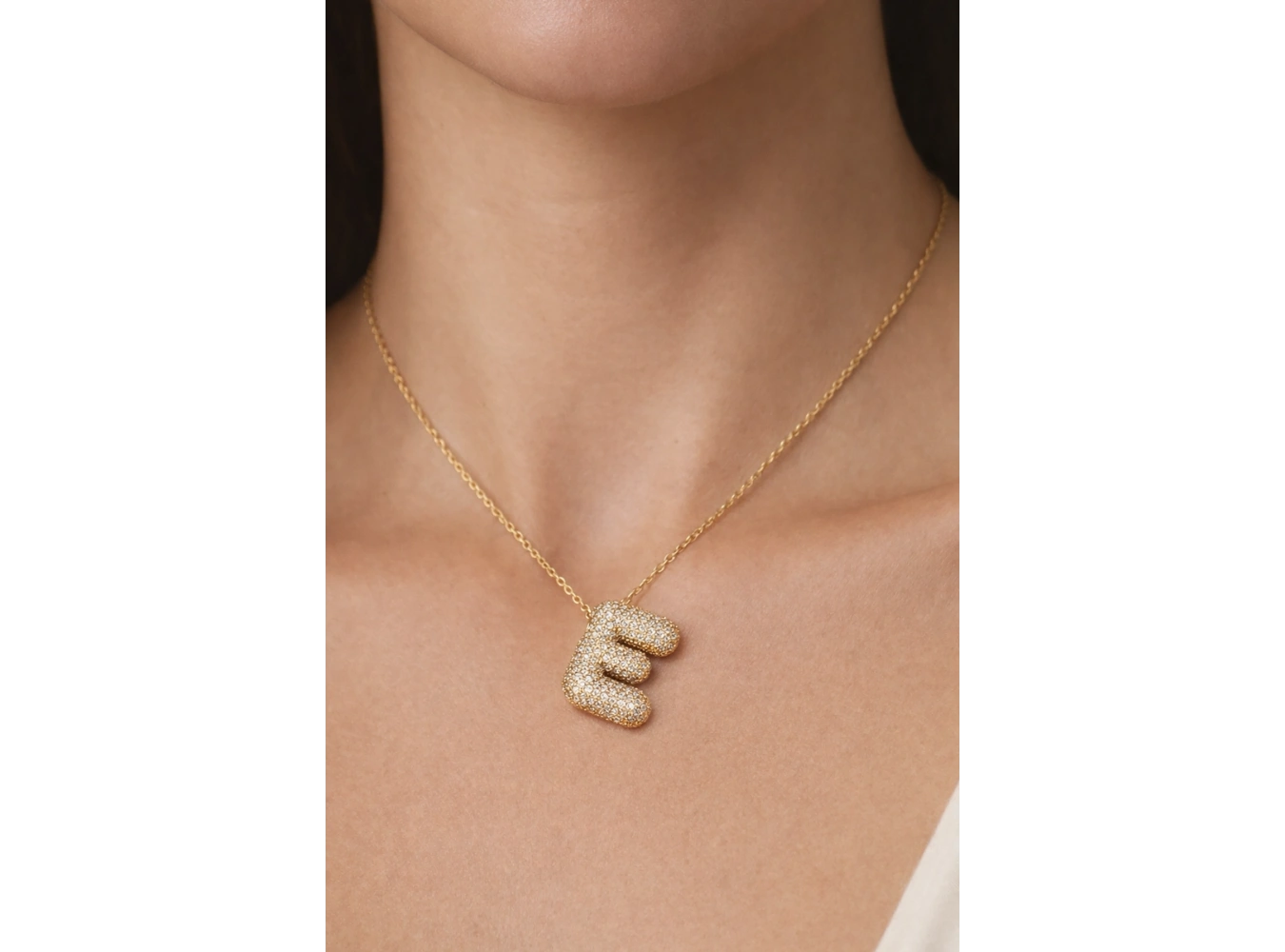 Altın Renk E Harf Taş Detaylı Çelik Kolye