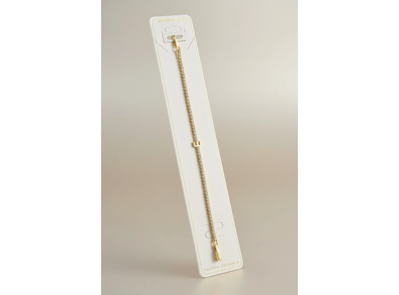 Altın Renk E Harfli Taş Detaylı Çelik Bileklik