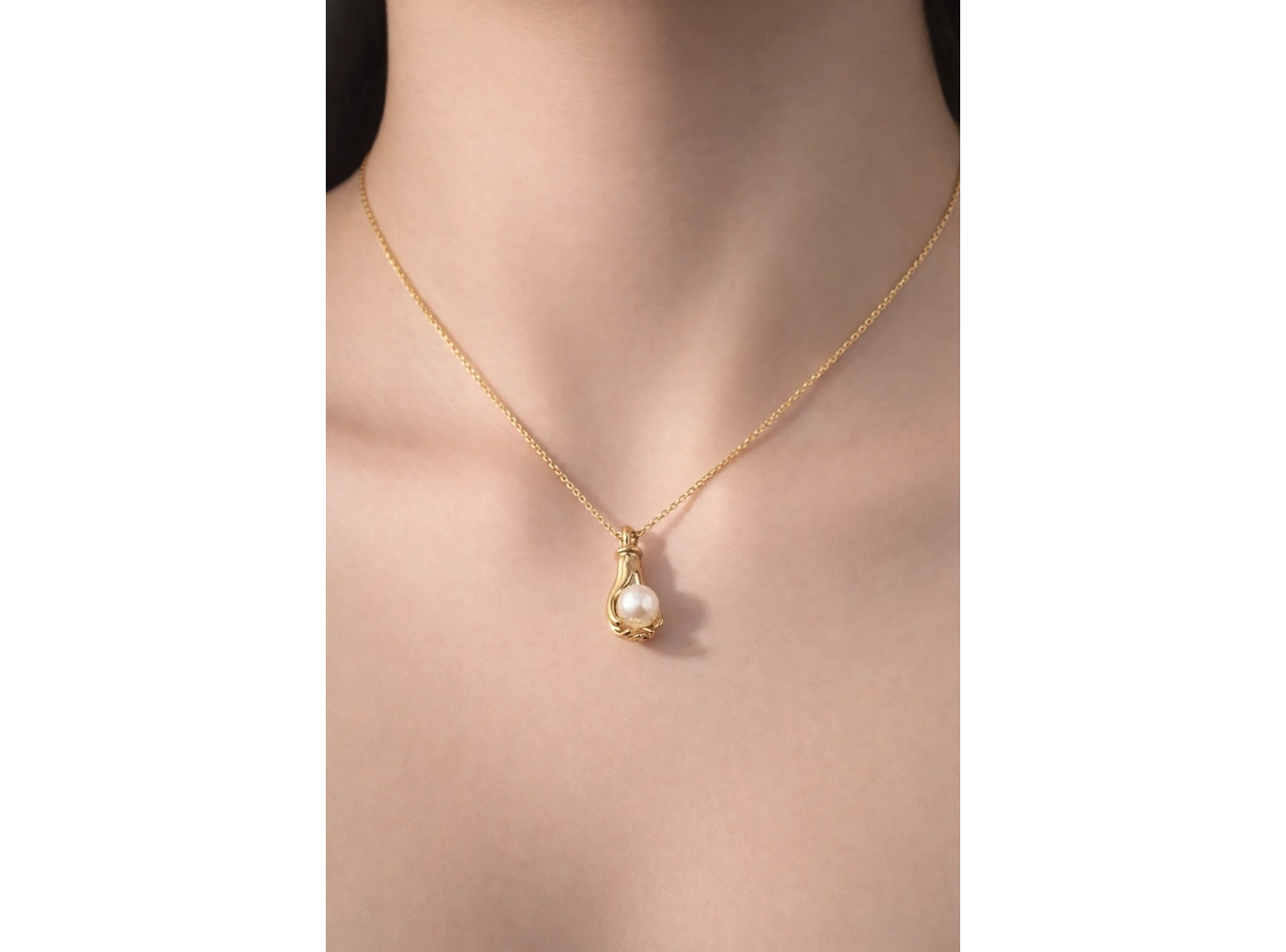 Altın Renk El Figürlü İnci Detaylı Çelik VİP Xuping Kolye