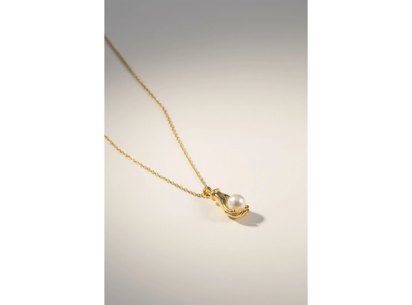 Altın Renk El Figürlü İnci Detaylı Çelik VİP Xuping Kolye