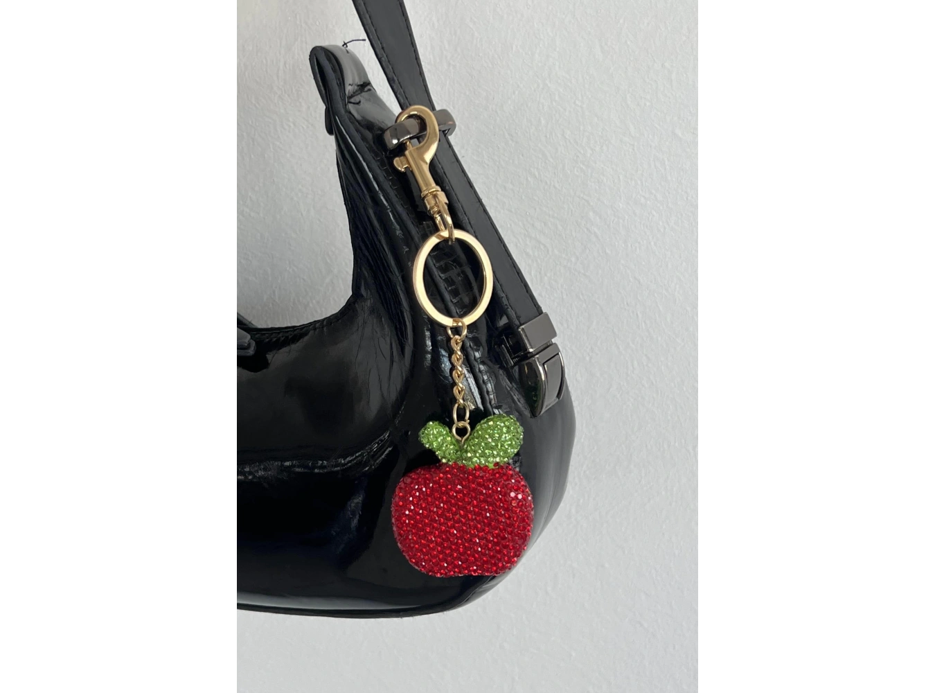 Altın Renk Elma Figürlü Taş Detaylı Çanta Charm/ Anahtarlık