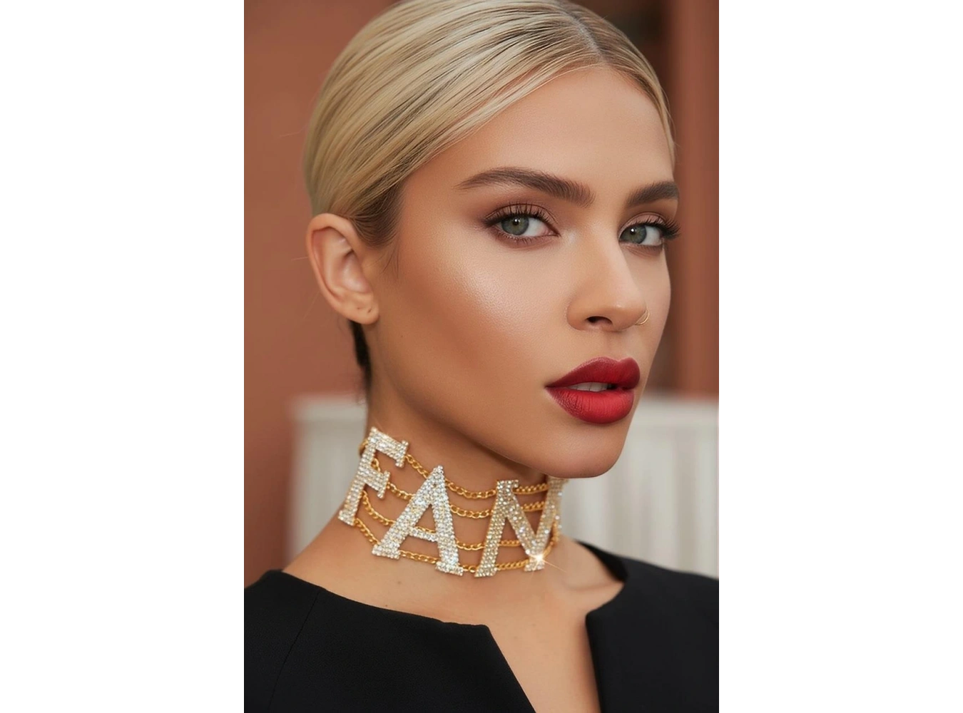 Altın Renk FAN Yazılı Taş Detaylı Choker Kolye