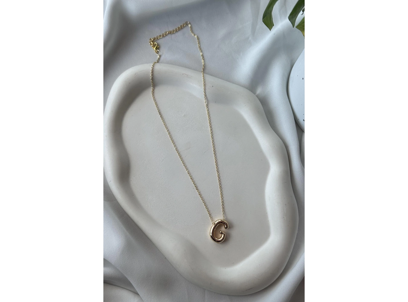 Altın Renk G Harf Balon Kolye