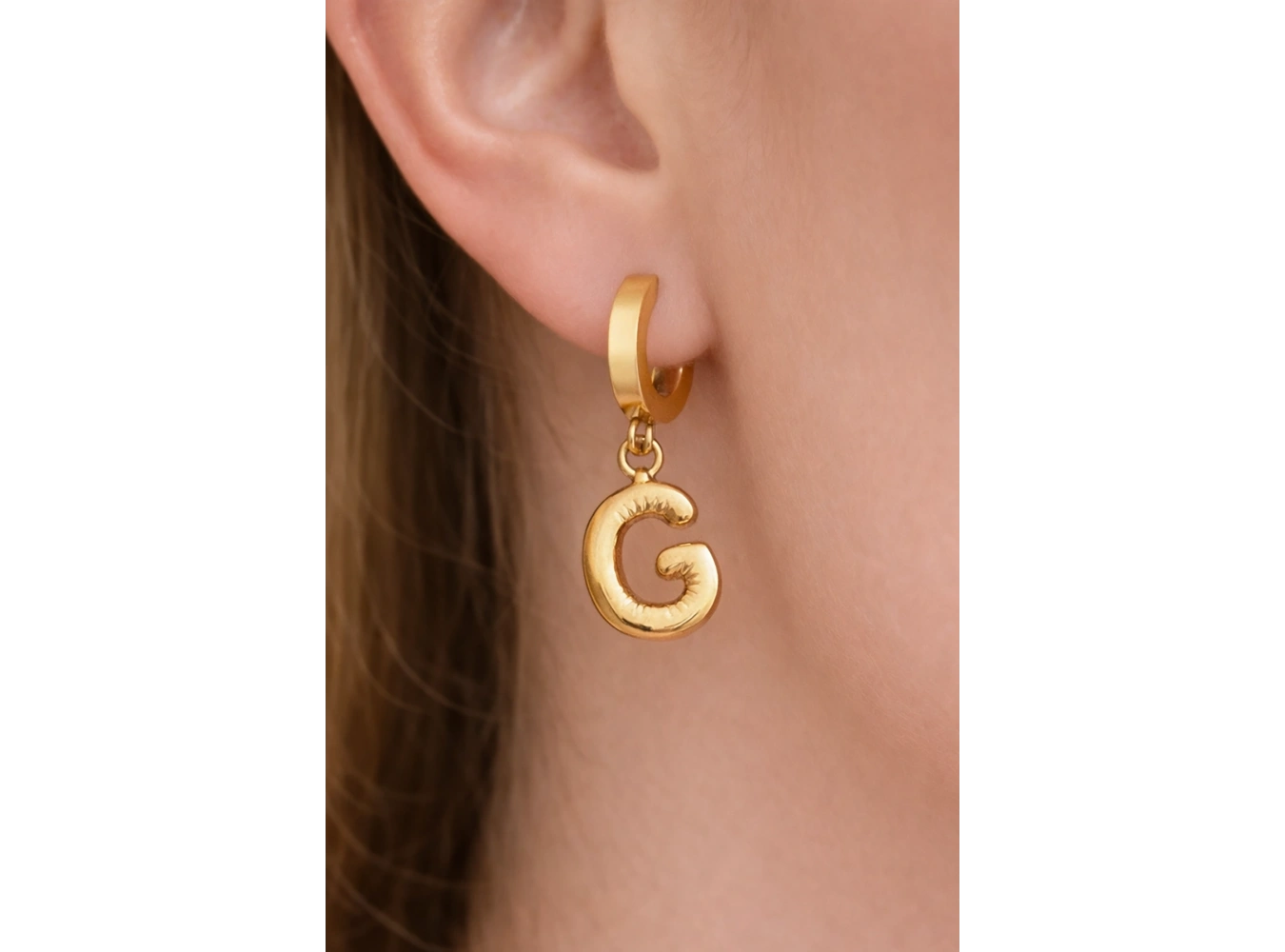 Altın Renk G Harf Çelik Küpe (Çift)