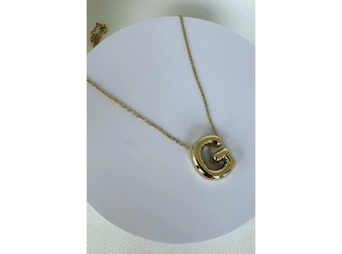 Altın Renk G Harfli Çelik Balon Kolye