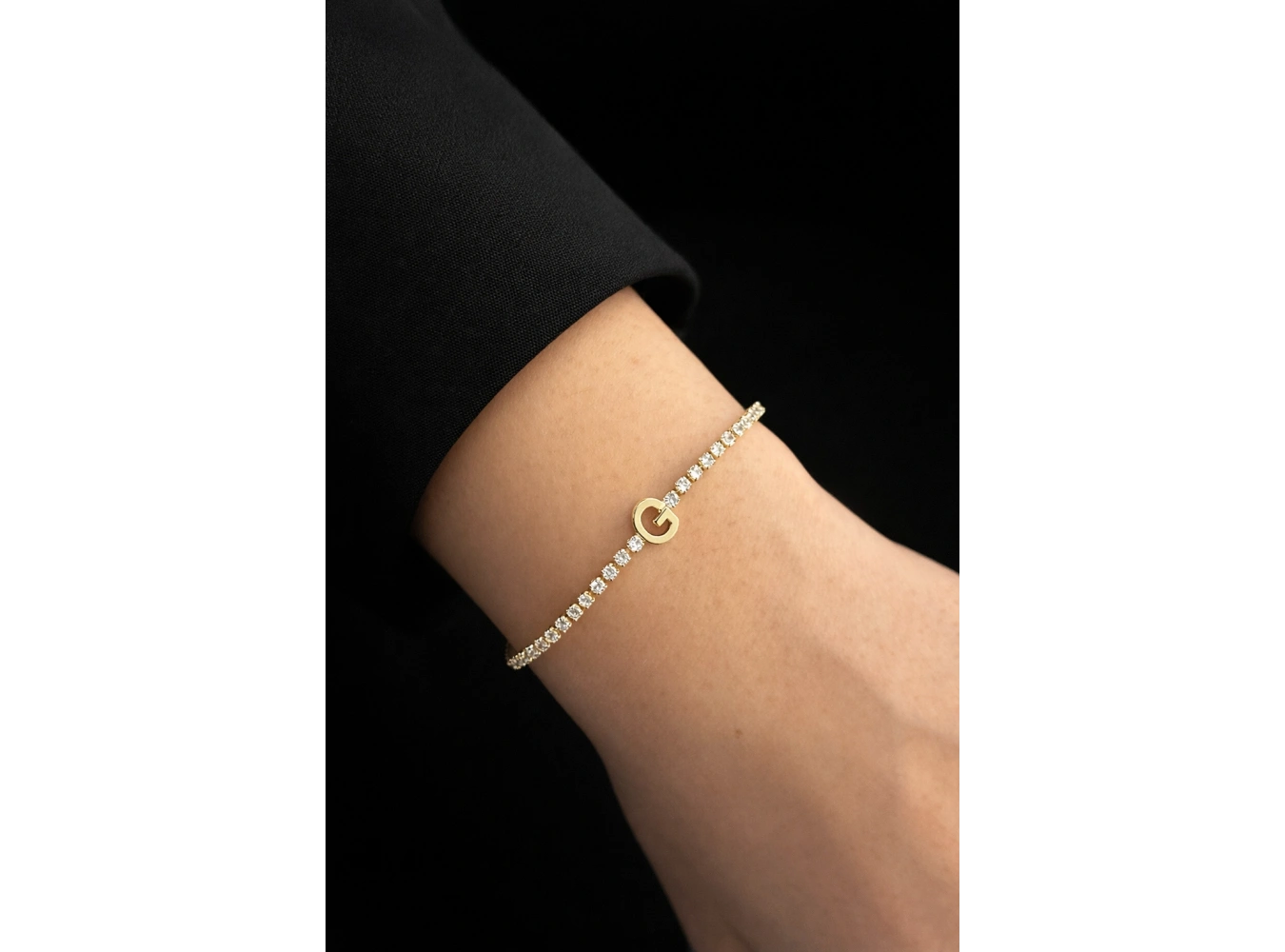 Altın Renk G Harfli Taş Detaylı Çelik Bileklik