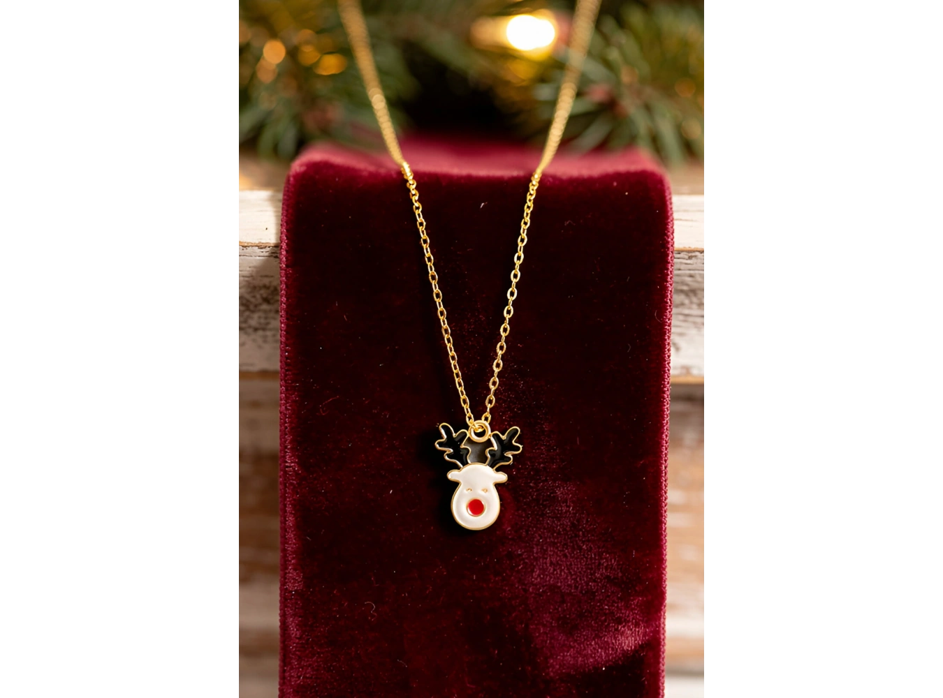 Altın Renk Geyik Figürlü Çelik Yılbaşı Kolyesi