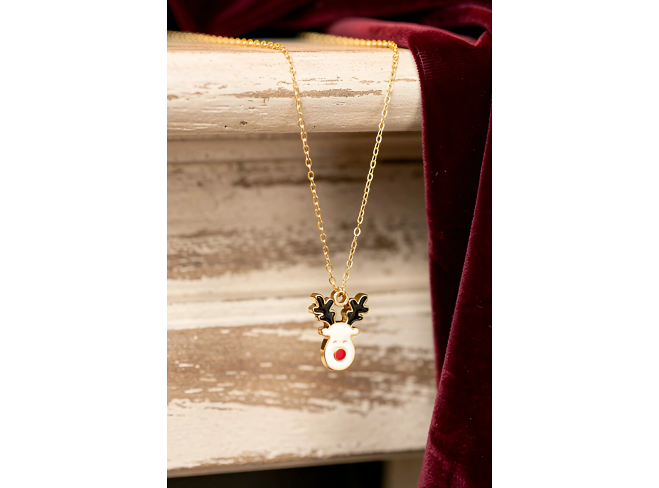 Altın Renk Geyik Figürlü Çelik Yılbaşı Kolyesi