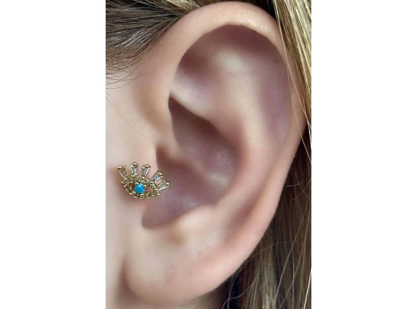 Altın Renk Göz Figürlü Çelik Tragus/Kıkırdak Küpe/Piercing (Tek)