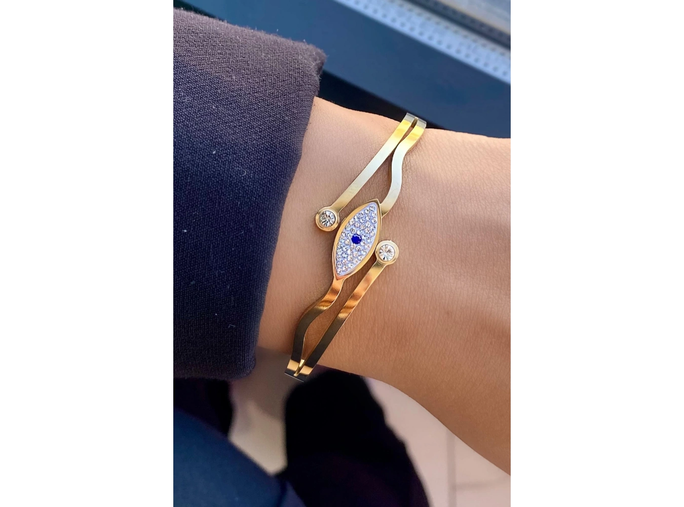 Altın Renk Göz Figürlü Taş Detaylı Çelik Kelepçe Bileklik